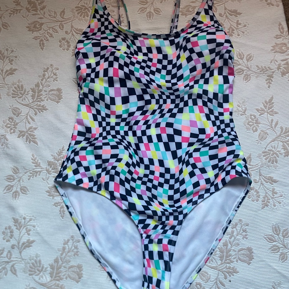 No Boundaries Black and White One Piece swimsuit 🩱 🏊🏖️⛱️☀️80’s vibe🩷 NWOT